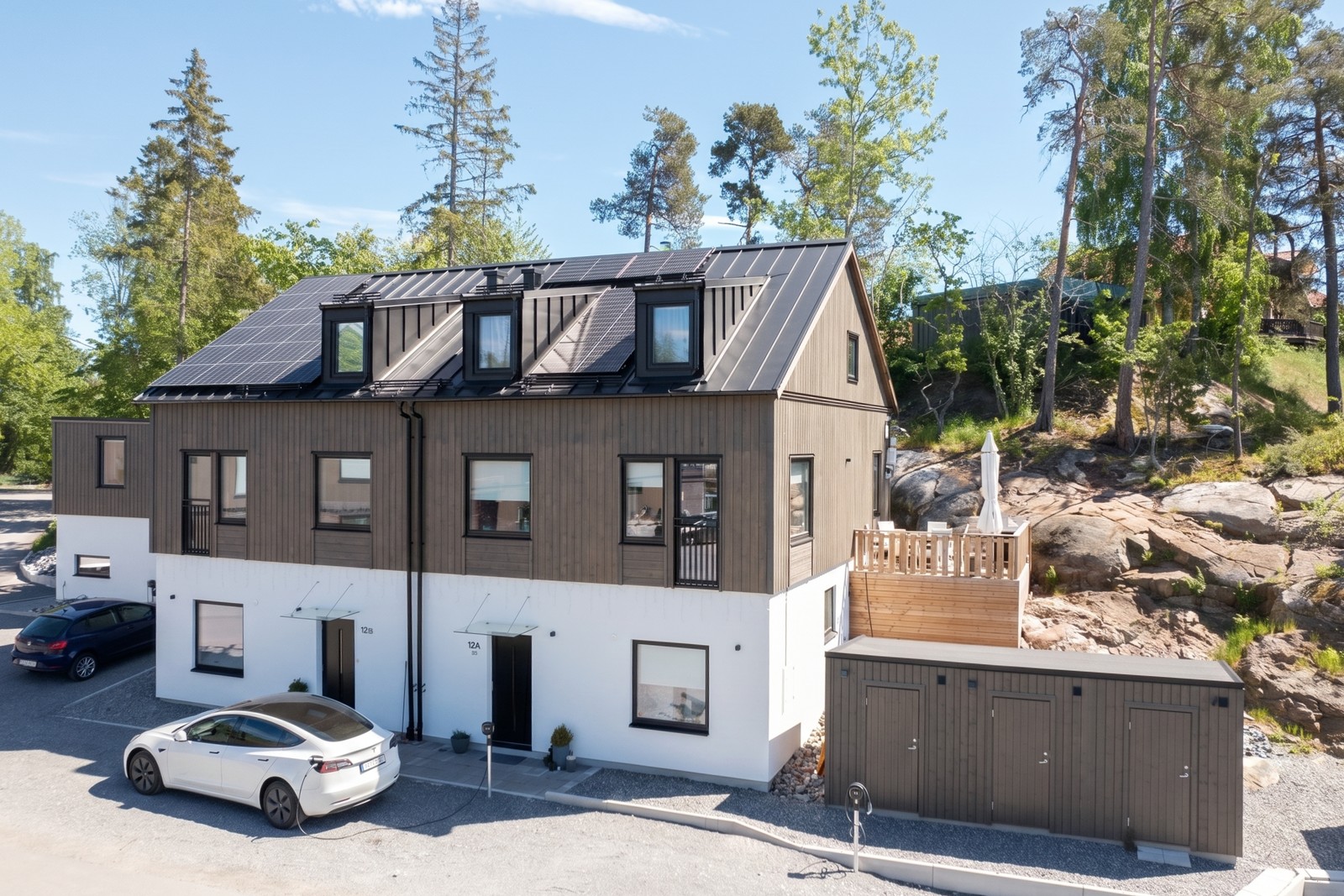 Nyligen producerat 3 vånings-parhus