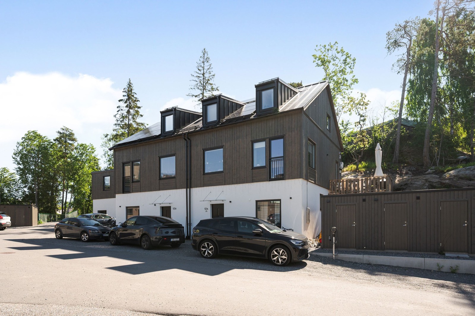 Nyligen producerat 3 vånings-parhus