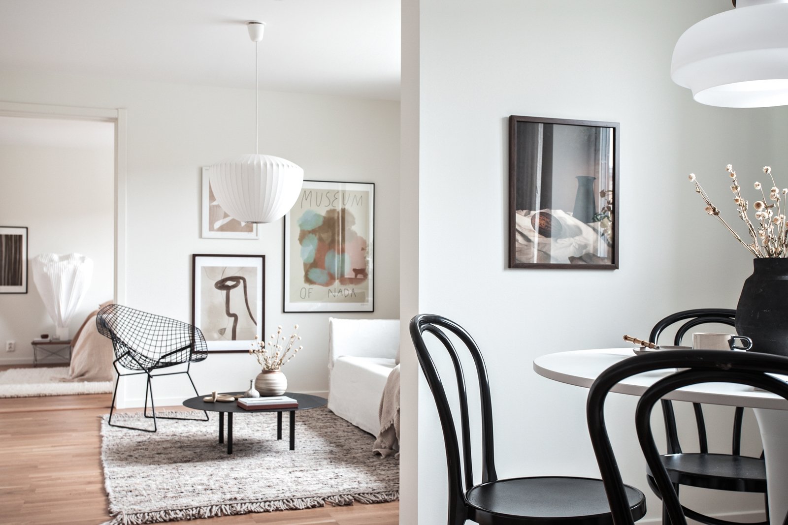 Välkomna till denna totalrenoverade tvåa