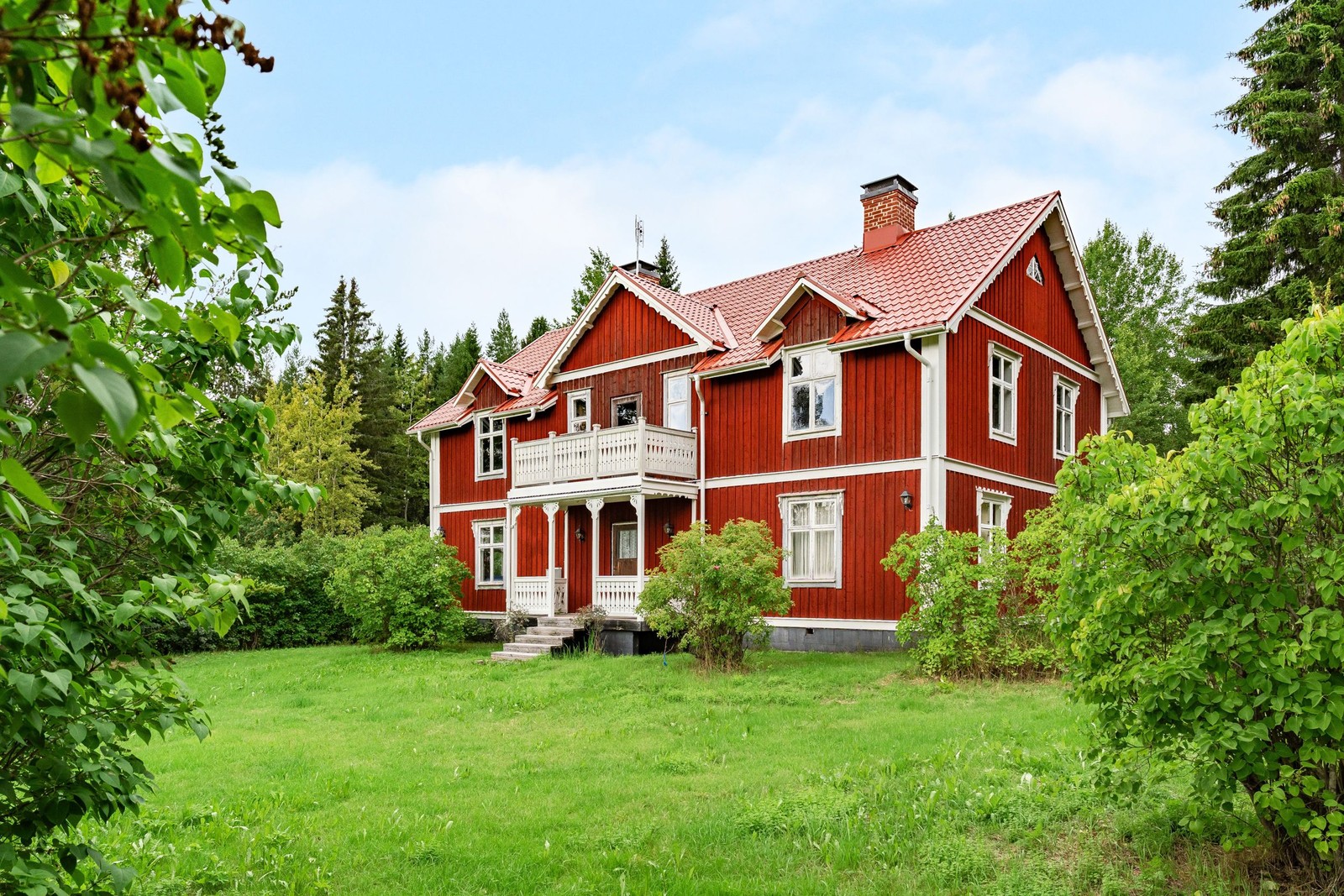 Mjövattnet 309 - Pampig och rymlig villa med stor potential