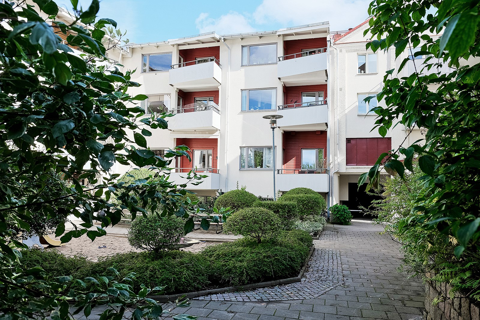 Innergården är en grönskande oas!