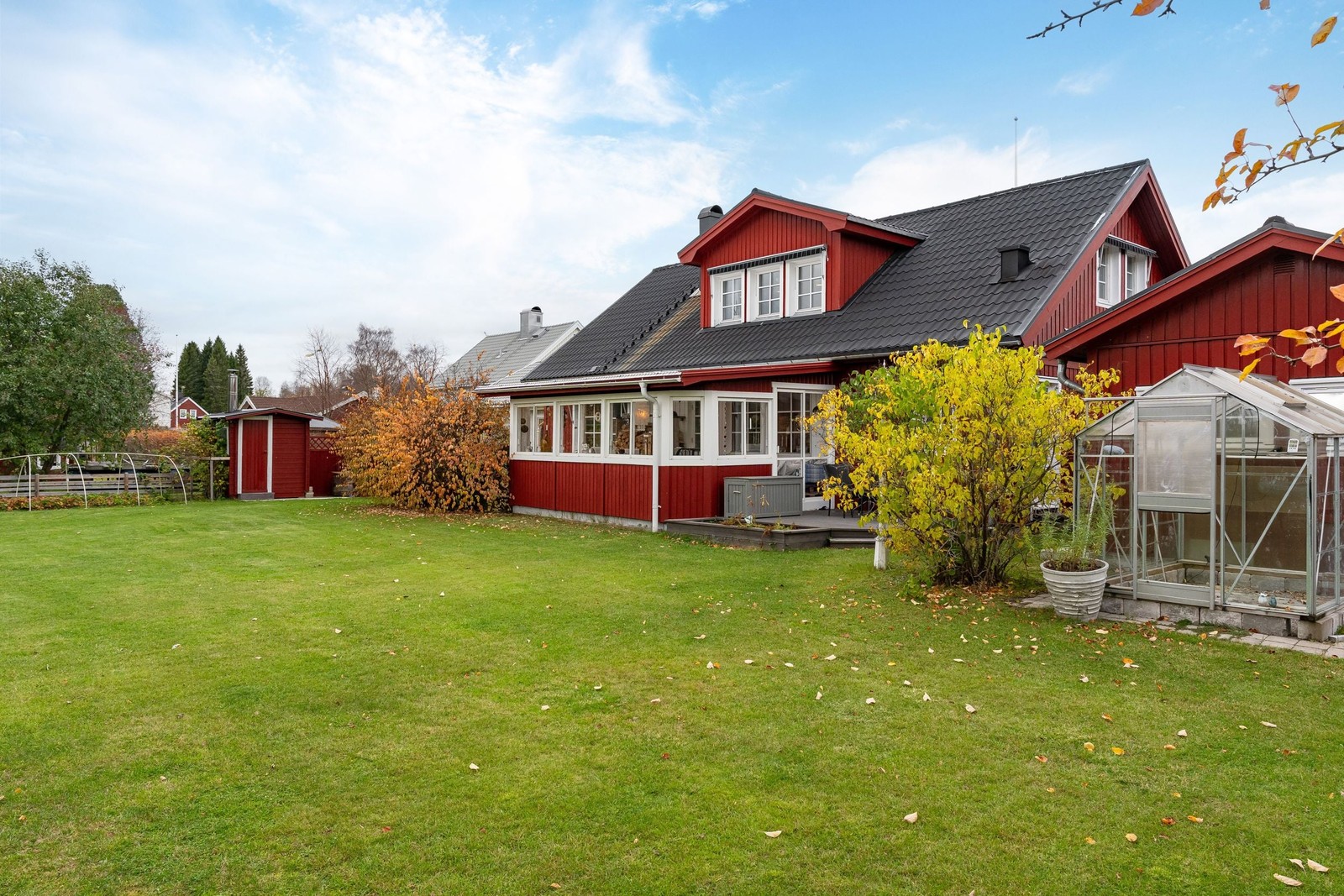 Trevligt tomt i mysigt kvarter nära vattnet