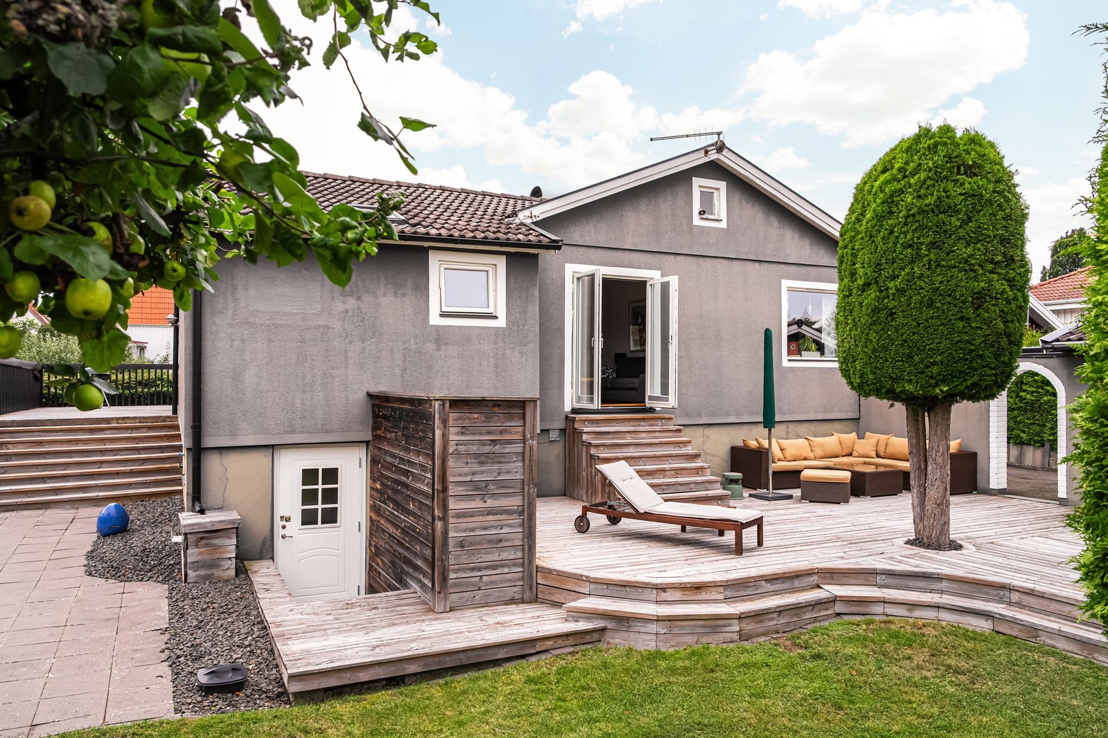 Trädäck med plats för fest!