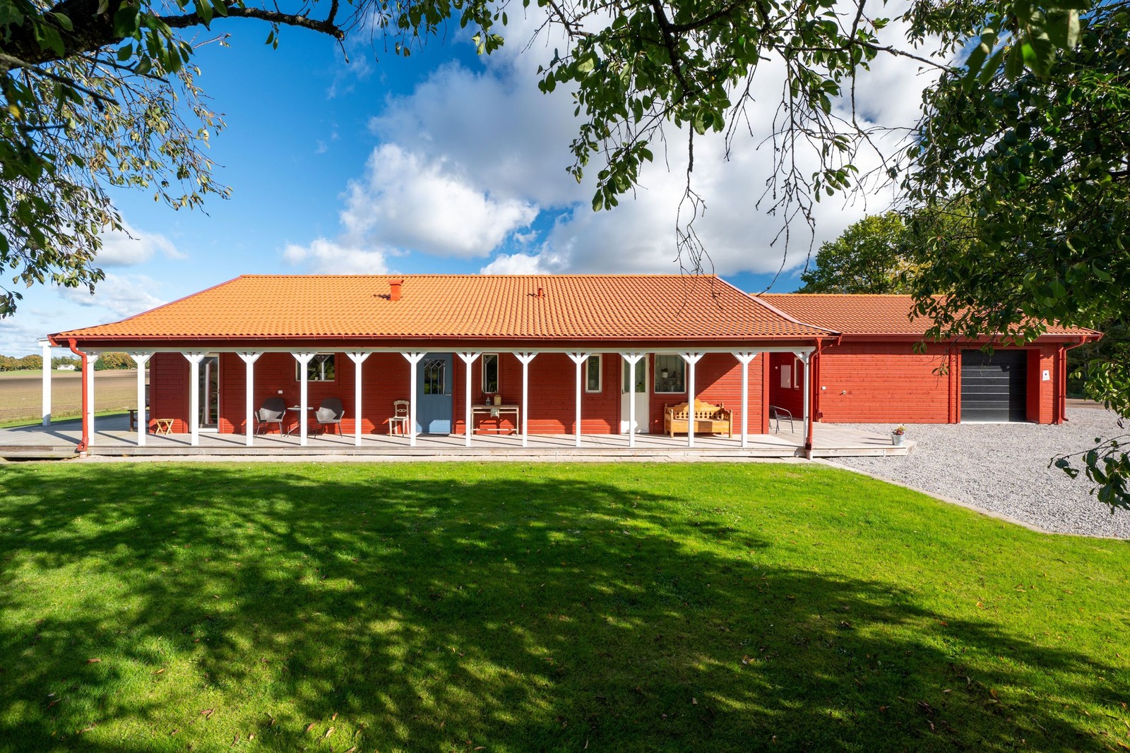 Fritt och soligt läge på landet