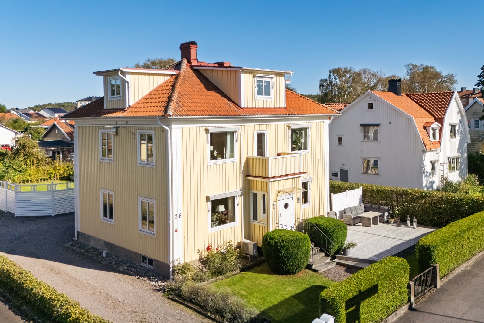 Nu erbjuds unikt tillfälle att förvärva en vacker tvåfamiljsvilla, byggd 1928