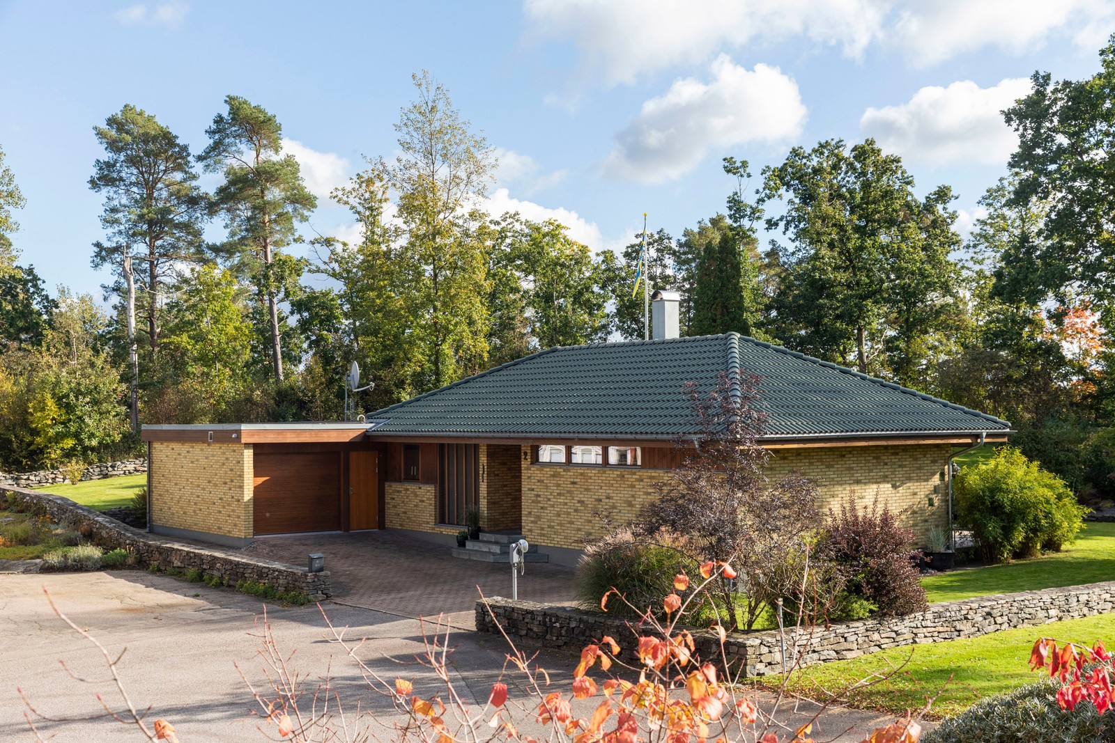 Omgivet av grönskande natur