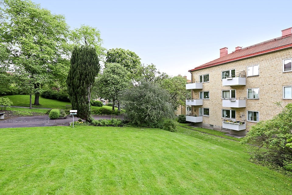 Lugnt och härligt område med grönskande omgivningar