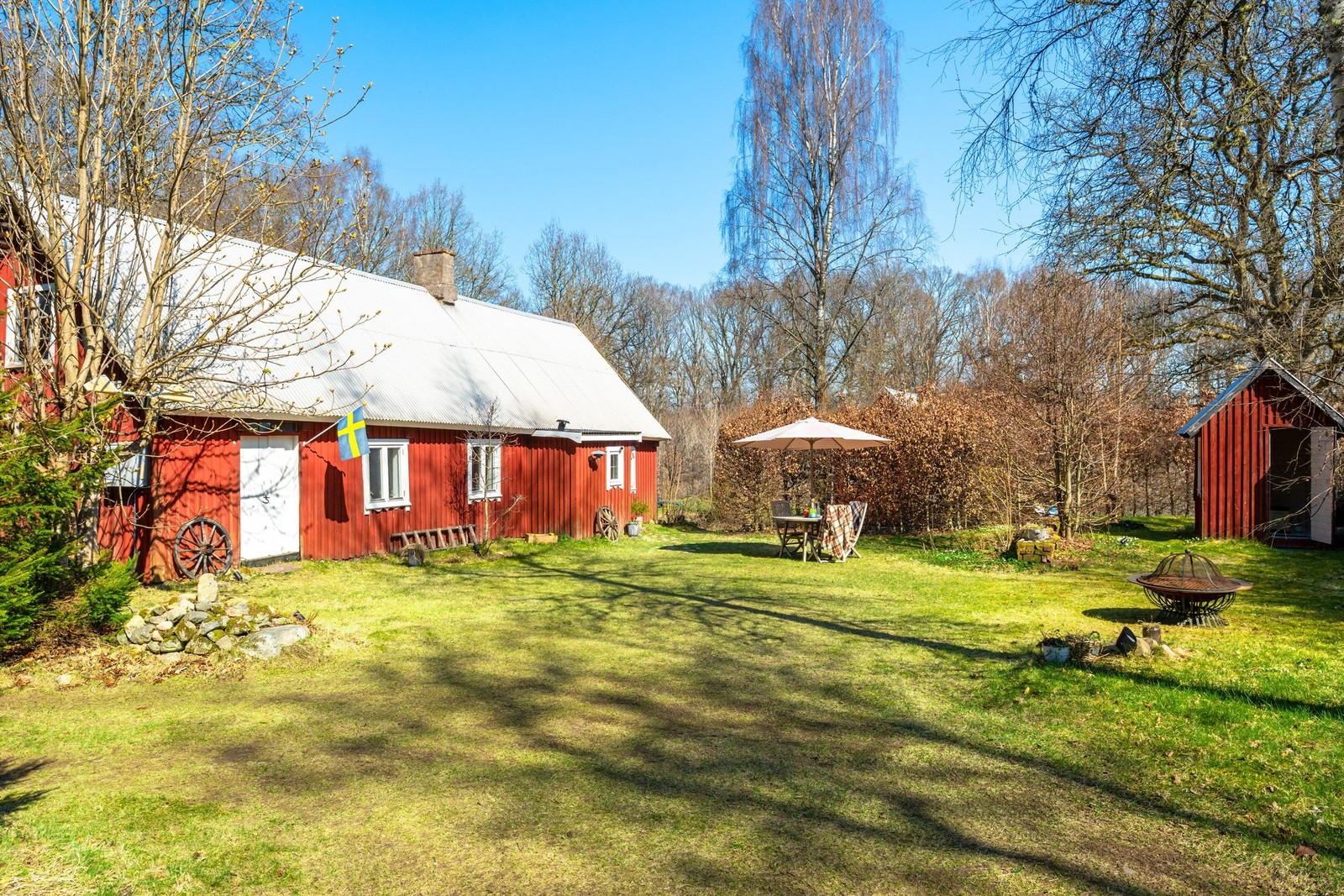 Den mysiga gårdsplanen är som en skyddad oas