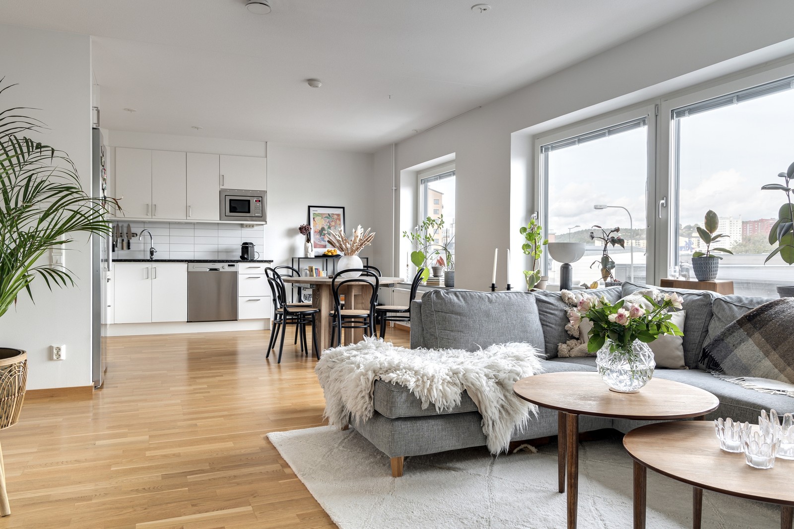 Välkomna till en ljus och fin bostad i populära Krokslätt