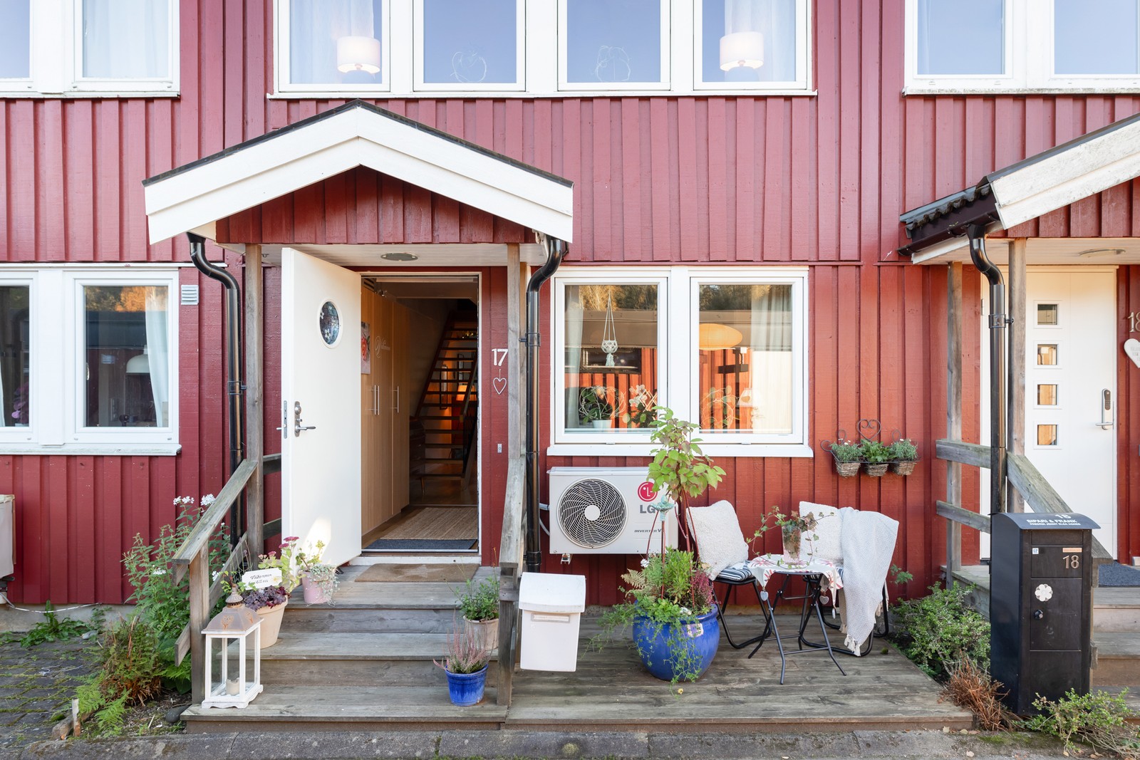 Välkommen till Hallonvägen 17 i barnvänliga Uddared