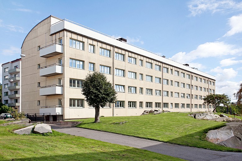 Varmt välkomna på visning till denna ljusa etta högst upp i huset på Gibraltargatan 21B!