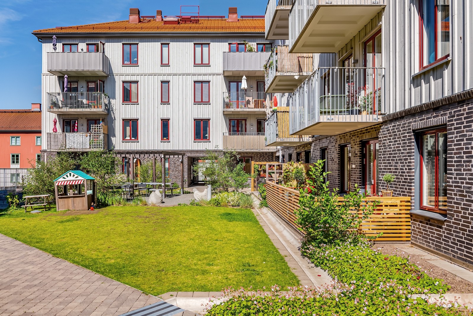 Varmt välkomna till en fin tvåa i Brf Majstången!