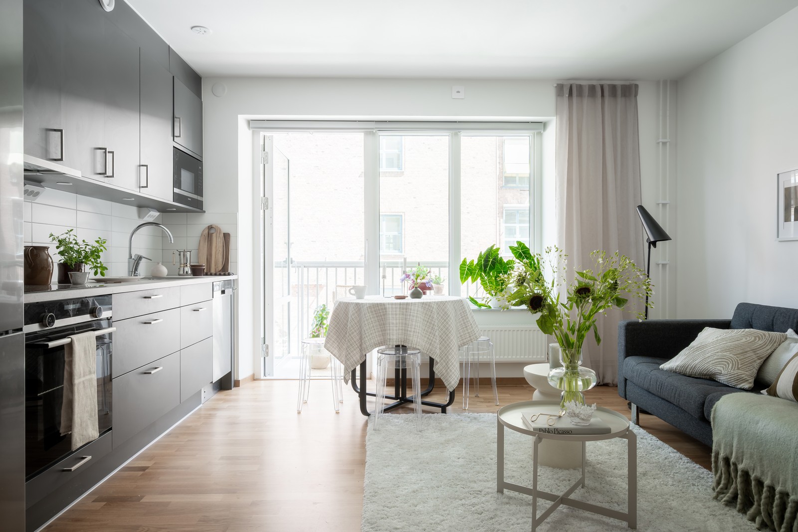 Nu presenteras en etta med studiokänsla och gott om förvaring!