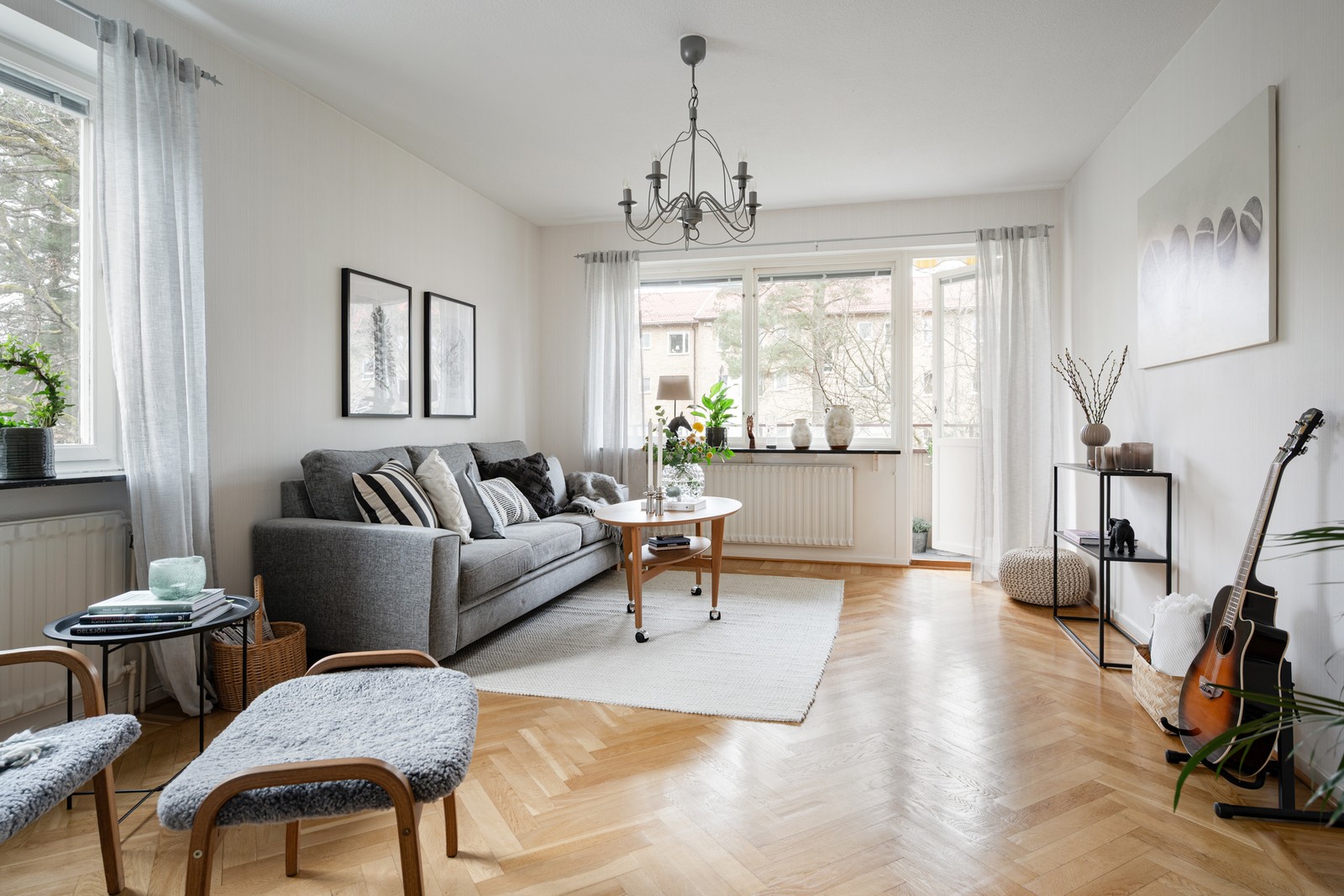 Varmt välkomna till Träringen 75 och denna trivsamma tvåa!