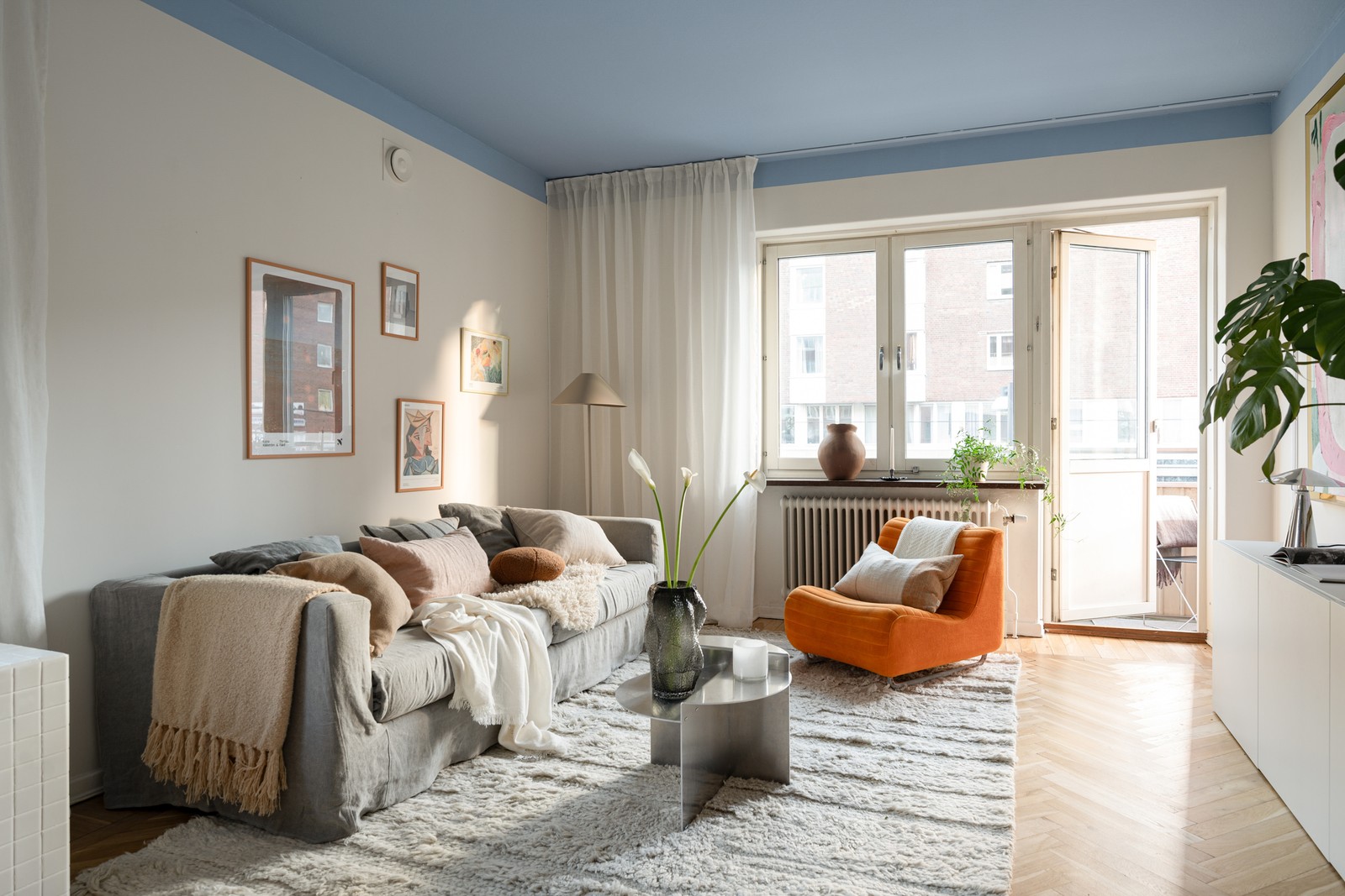 Välkommen till en ljus och hemtrevlig funkistvåa mitt i Majorna