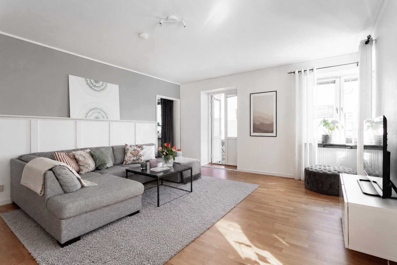 Modern "minitvåa" eller 1,5-rummare. Kalla det vad du vill, lägenheten håller genomgående hög nivå!