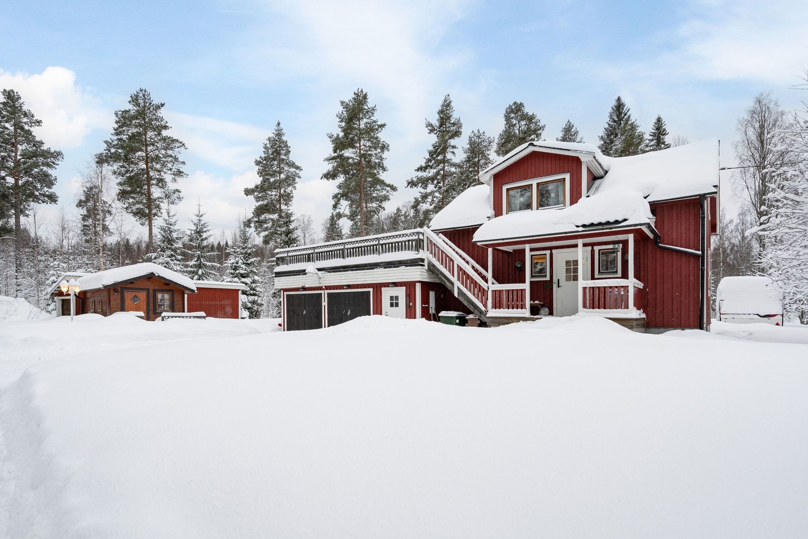Lappvattnet 158 Hus med varmt dubbelgarage samt stor altan.