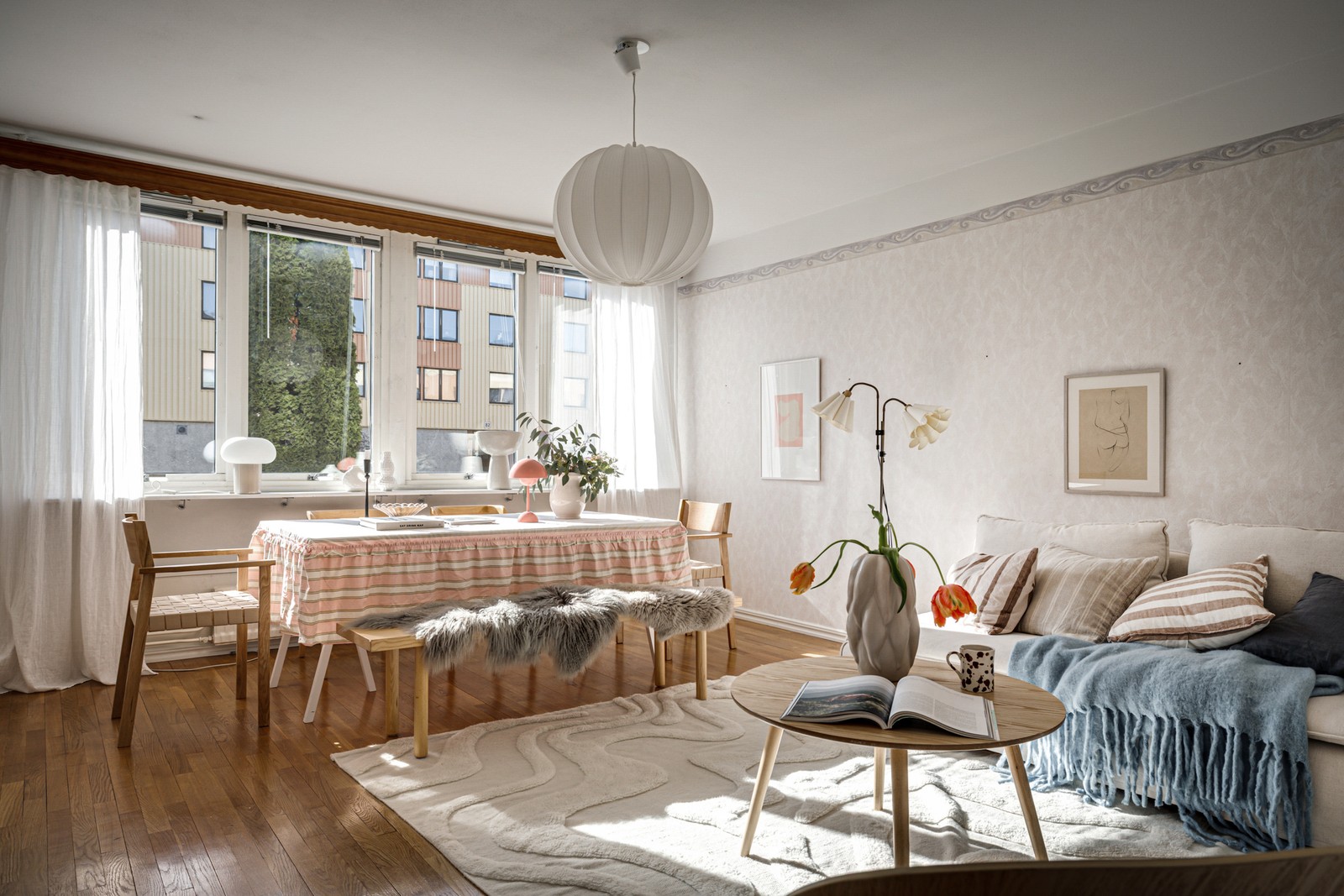 Ljust och rymligt vardagsrum