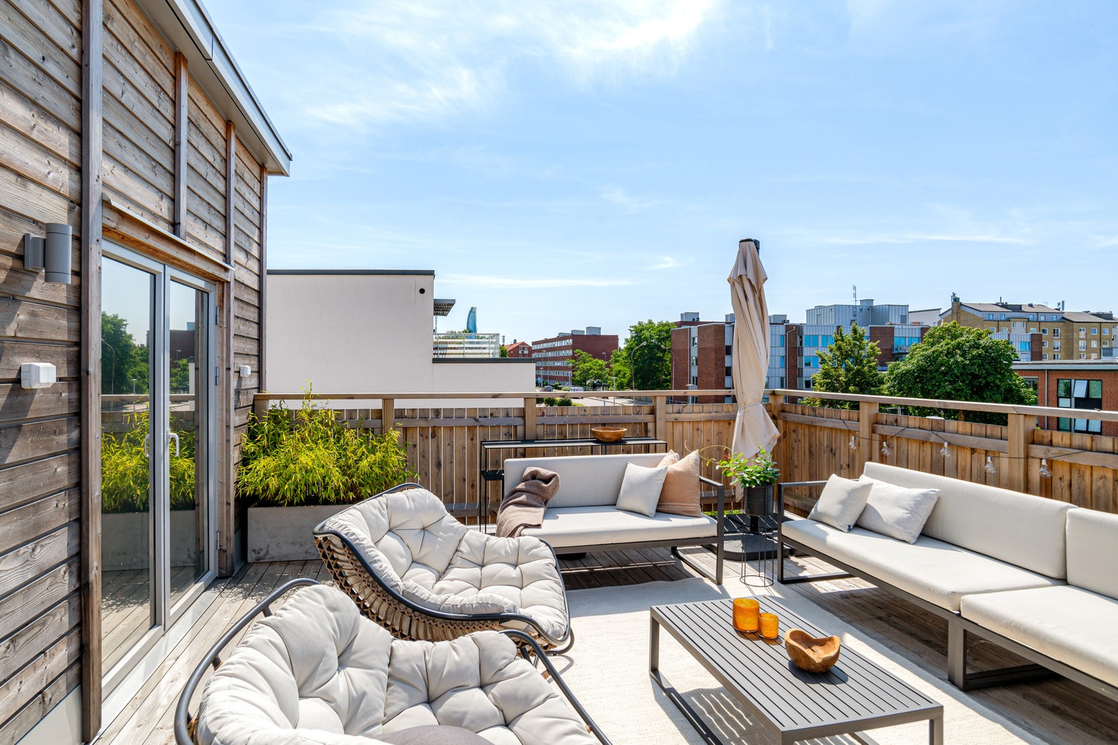 Här kan ni njuta av solens alla timmar och skapa er egen oas.