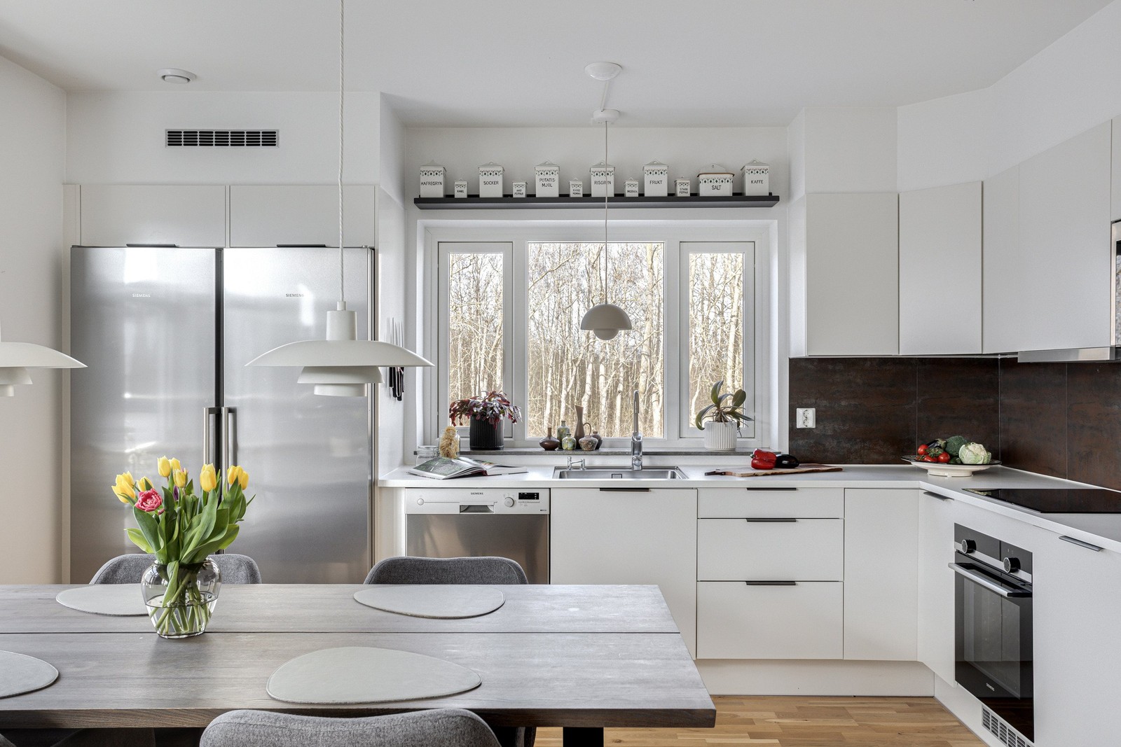 Hörnlägenhet med fri utsikt