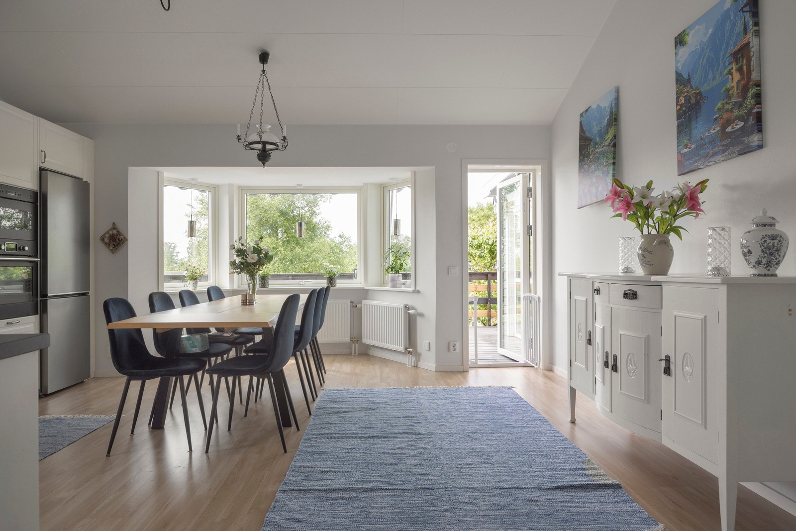 Trevligt kök med mycket yta