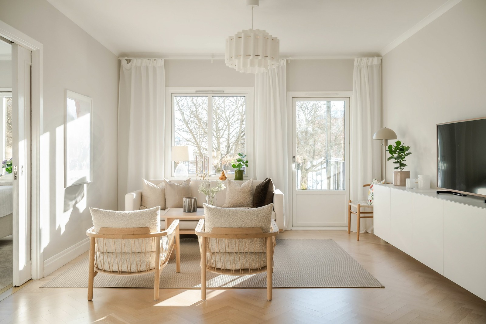 Härligt ljusinflöde i vardagsrummet