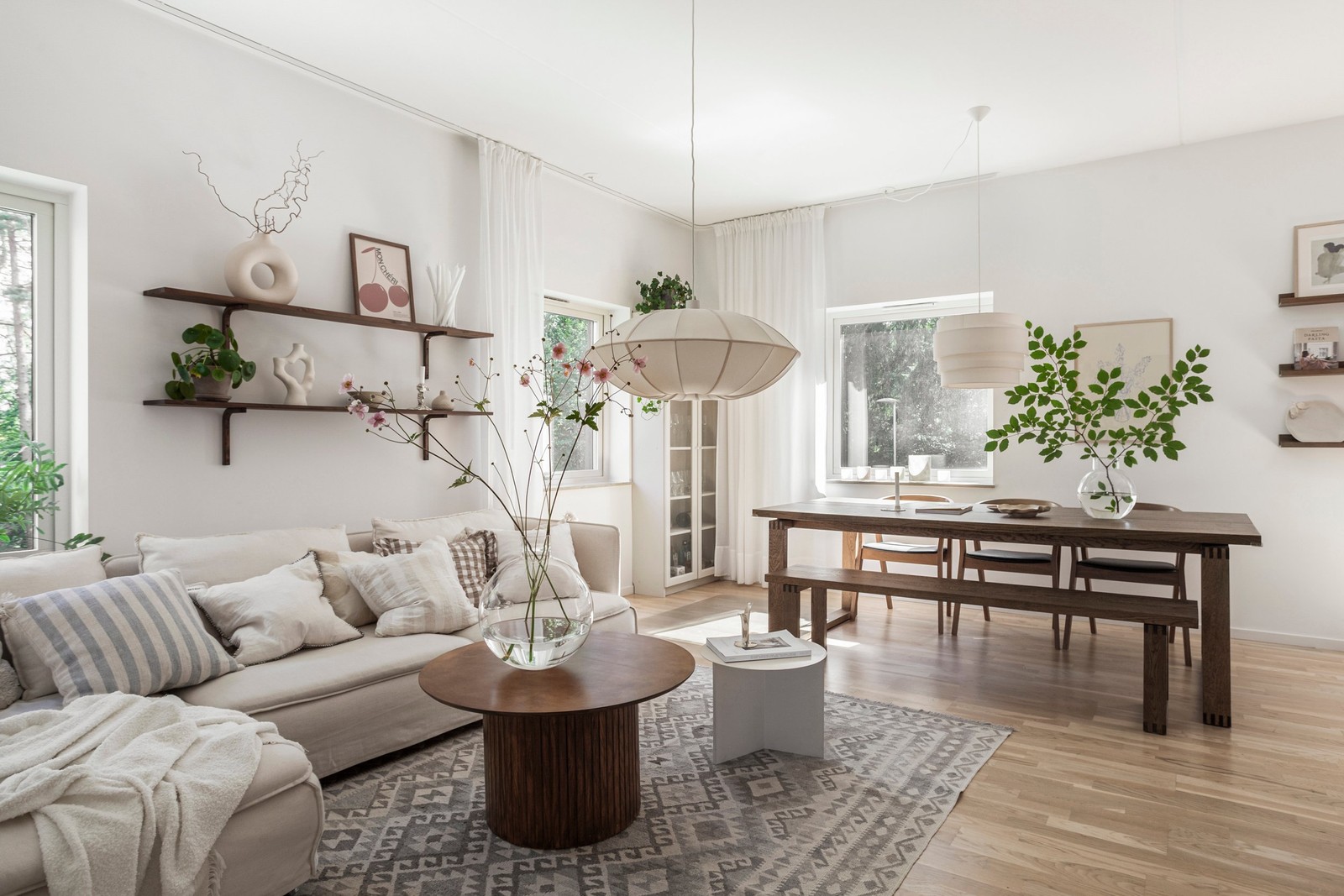 På Stamhusvägen 1 finns denna mycket smakfullt inredda 4:a om 80 kvm