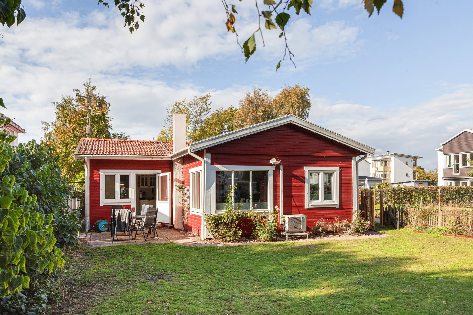 Enplans på vacker hörntomt