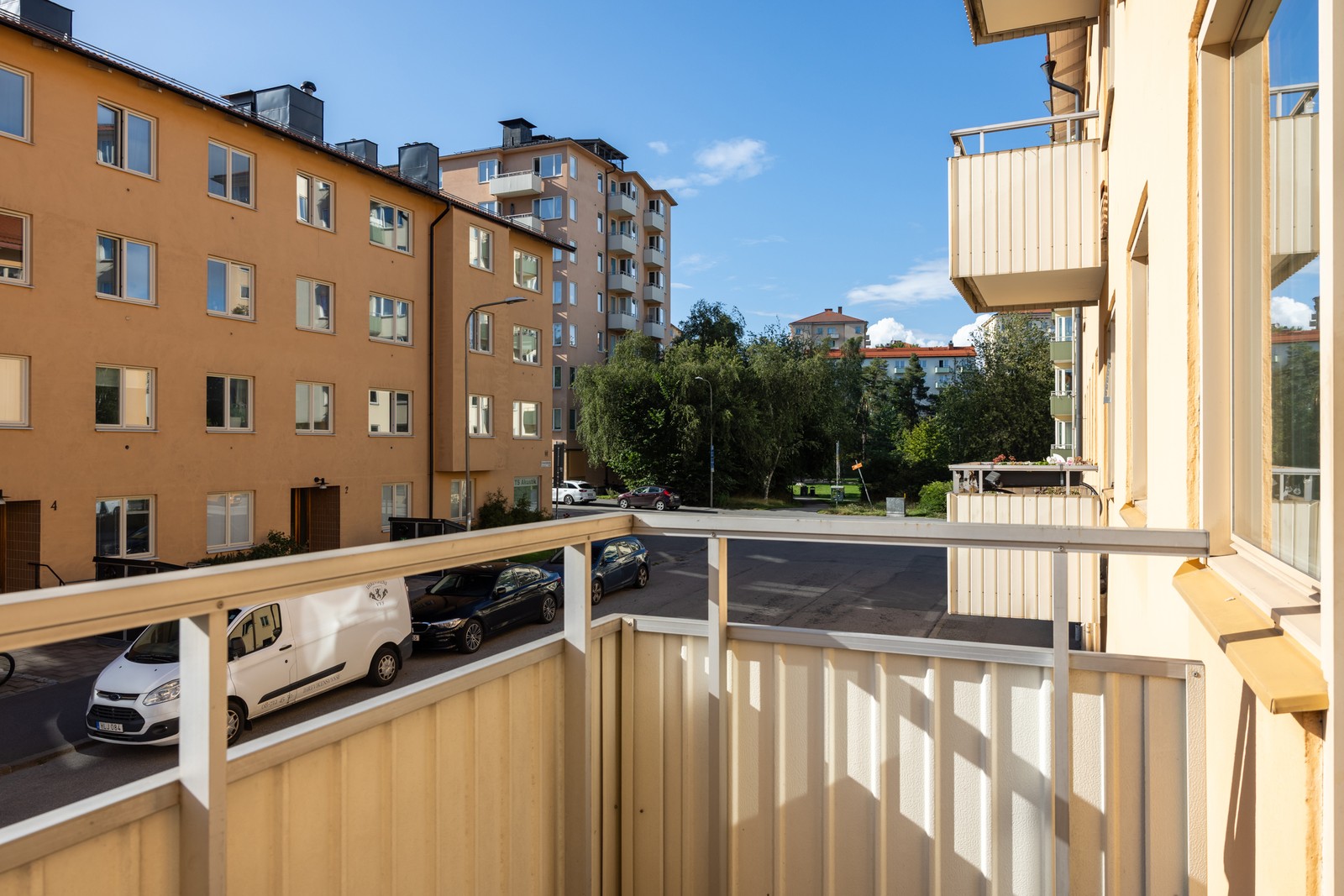 Solig balkong i sydvästläge