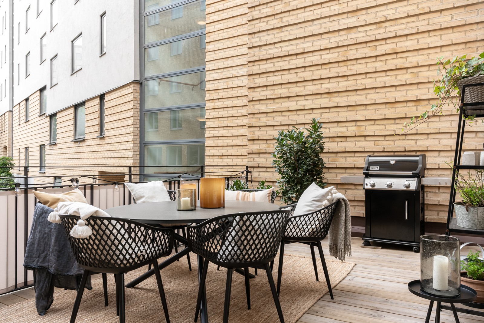 Stor terrass mitt i city