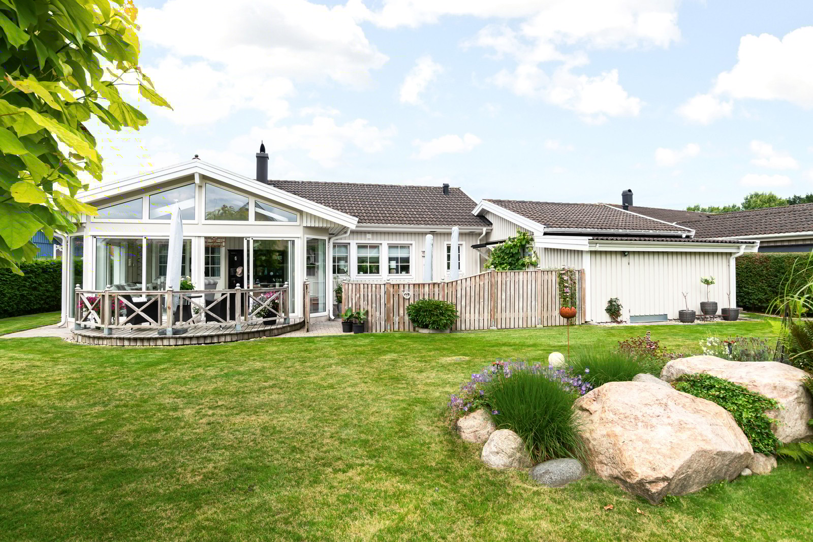 Varmt välkommen till Morellgränden 10 och till detta fantastiska hem.