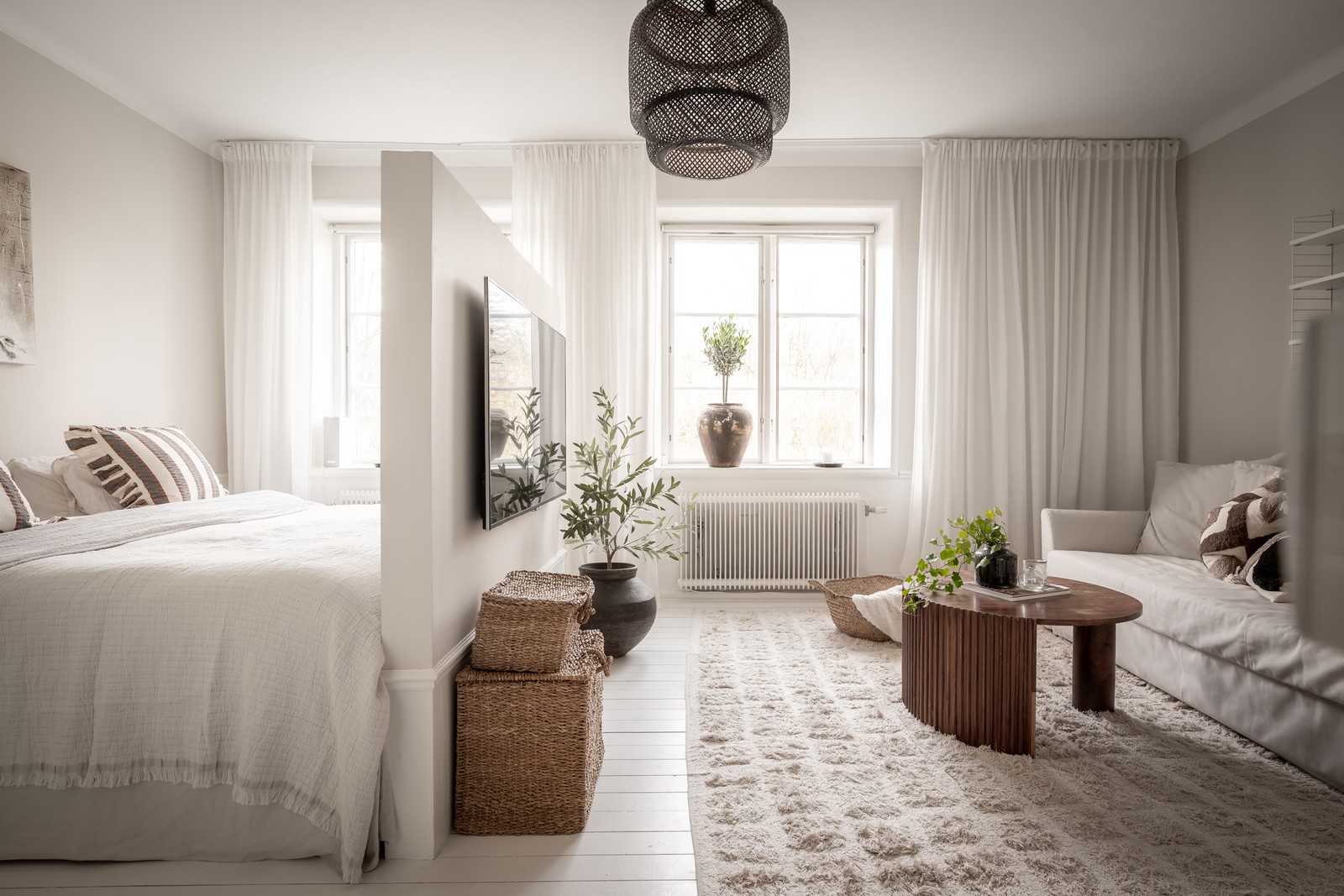 Välkommen till en ljus och charmig landshövdingelägenhet mitt i Kungsladugård!