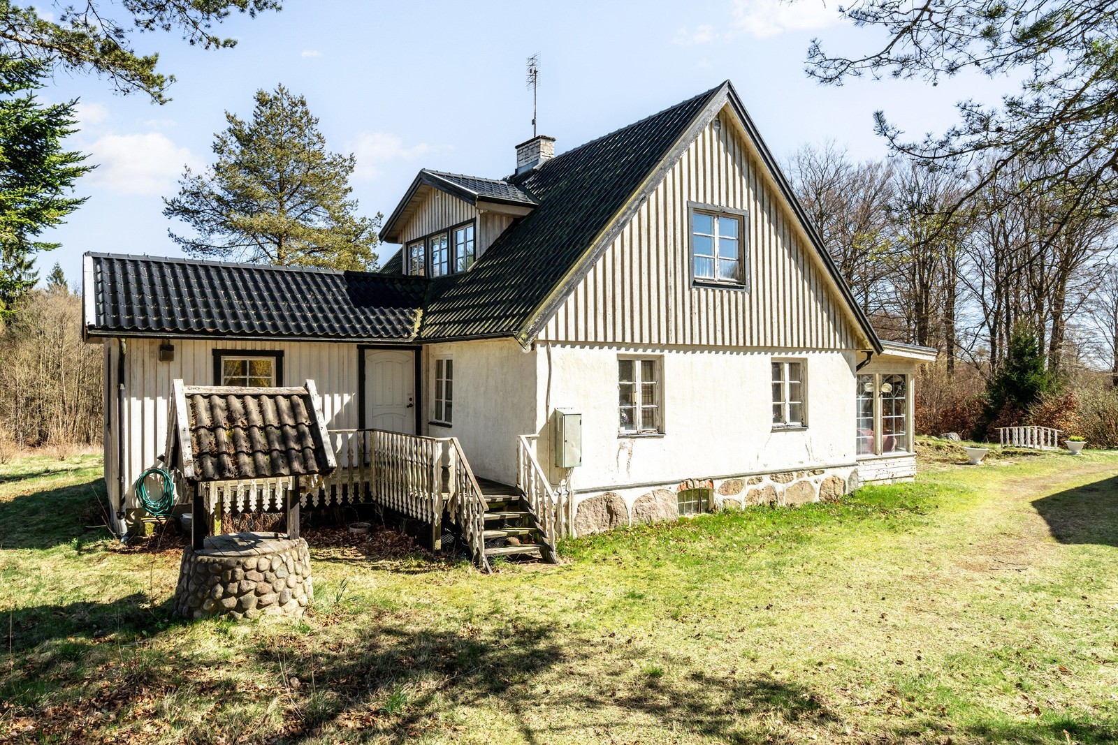 Huvudbyggnad i sten från 1912