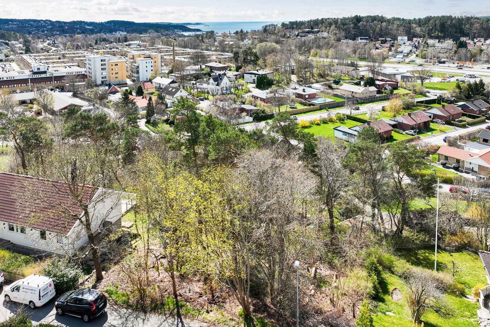 På en lugn återvändsgata hittar du tomten som inte är bunden till någon husleverantör