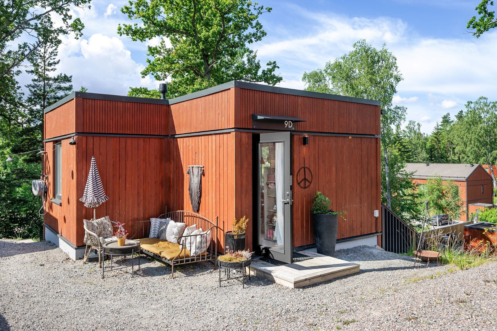Entré och uteplats framsida