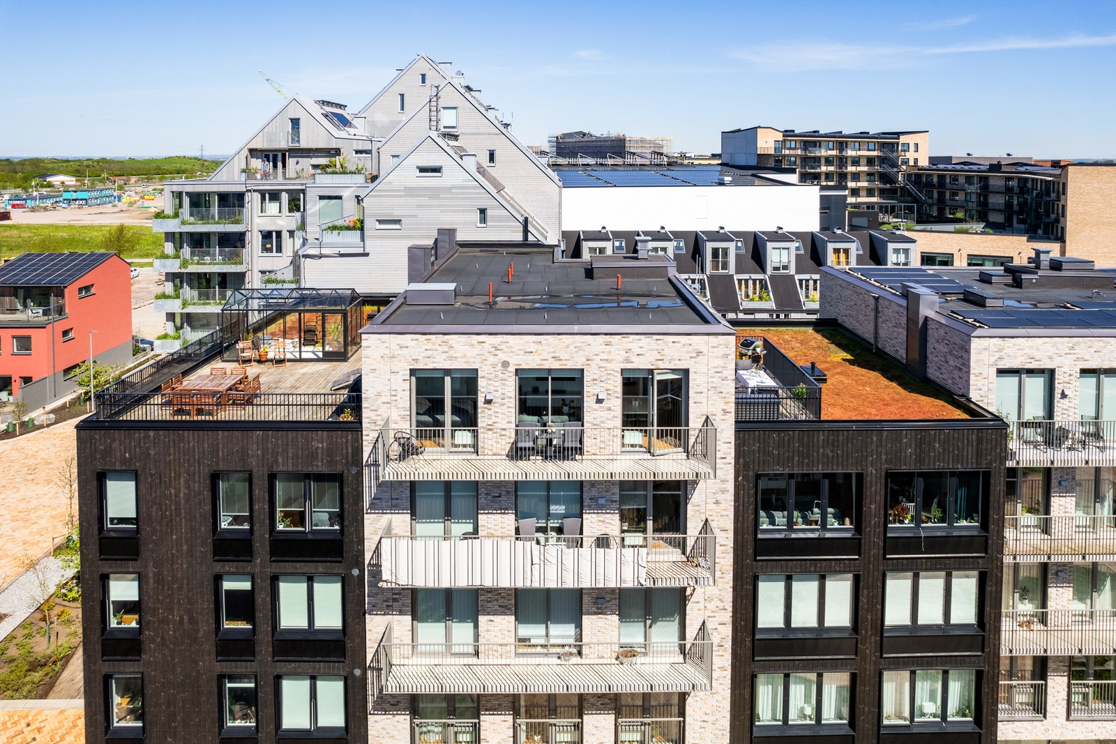 Högst upp i huset på ostört läge.