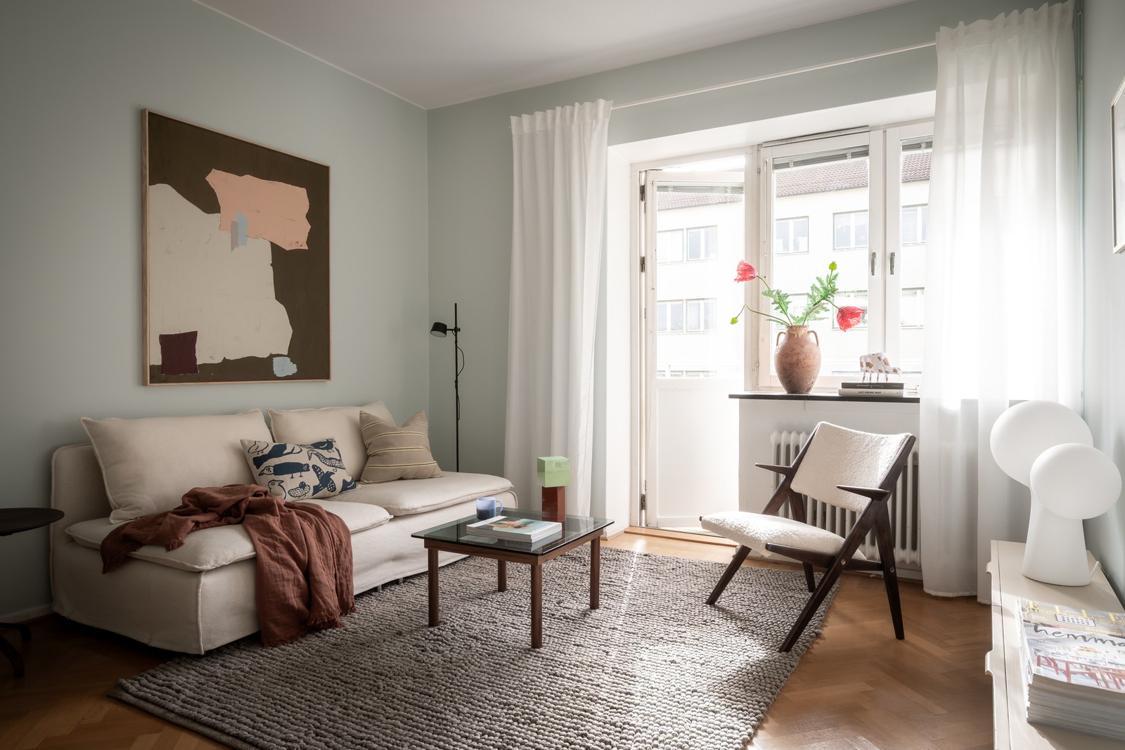 Trivsamt vardagsrum där man gärna umgås med sina vänner