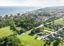 Infart via Körsbärsvägen