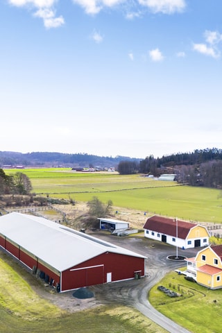 Magiska vyer omfamnar gården