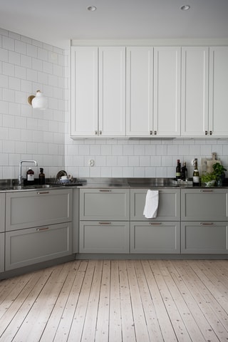 Stort och ljust nyrenoverat kök i klassisk stil