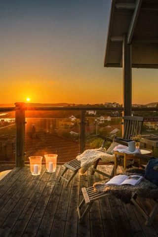 Det raka västerläget ger inte sällan smått dramatiska solnedgångar vid horisonten.