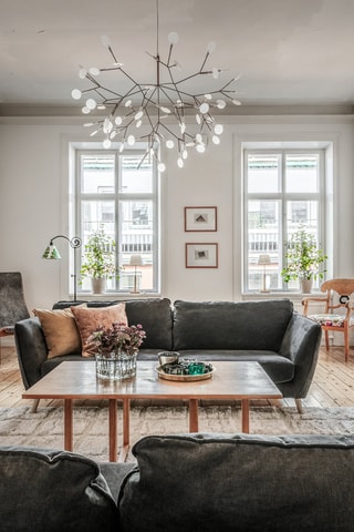 Ståtlig paradvåning med det sena 1800-talets elegans och stilfulla detaljer