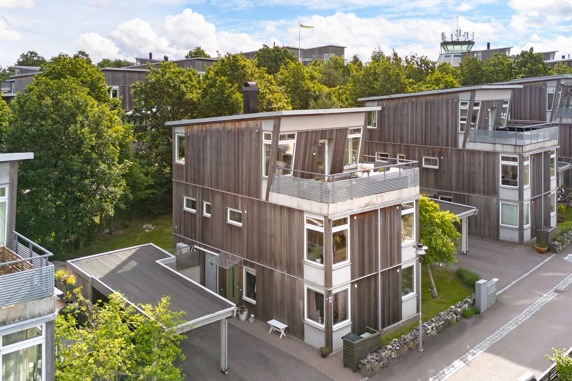 Flygtornsvägen 29, Torslanda - Amhult, Göteborg — Bjurfors
