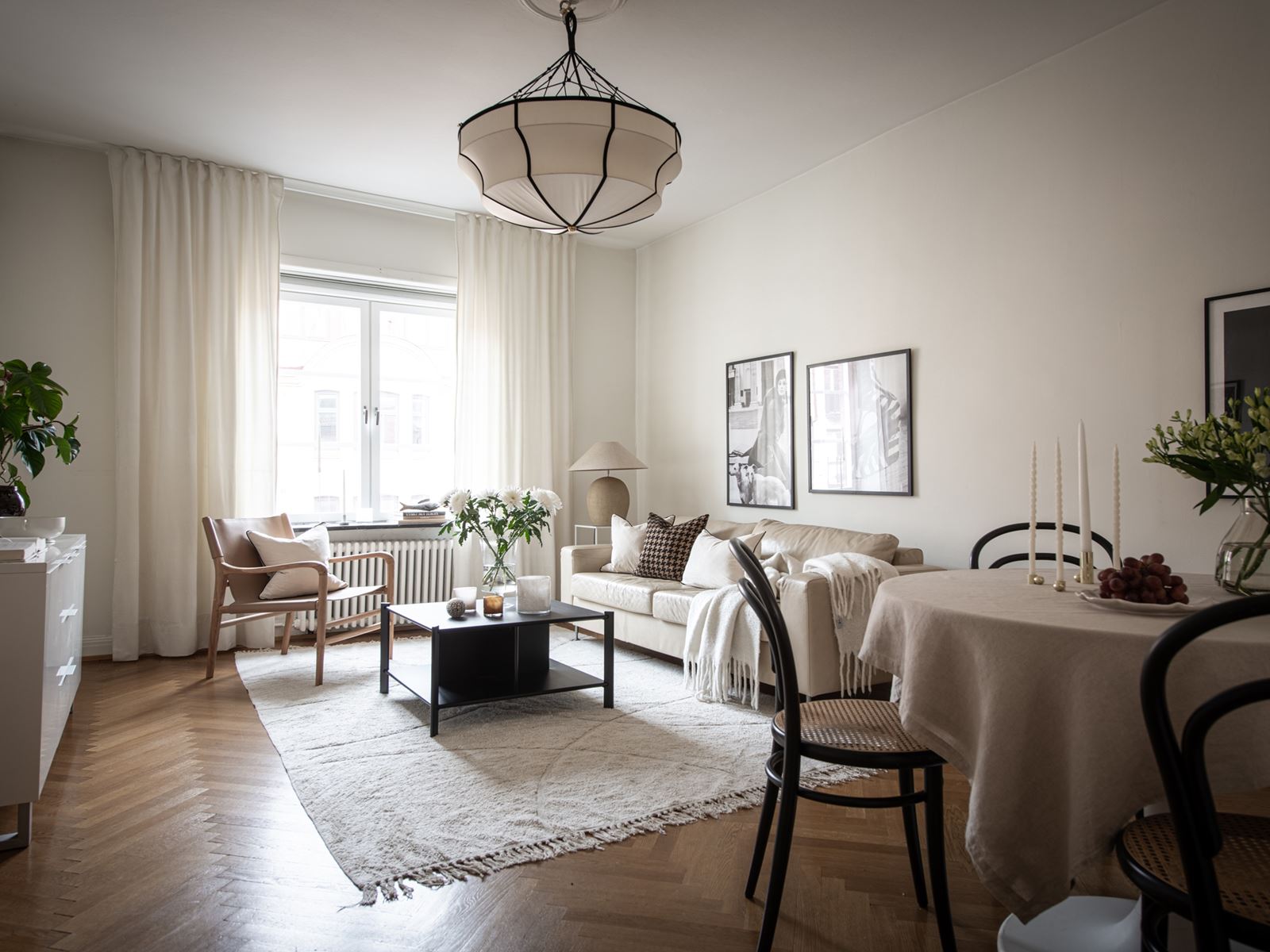 Bjurfors Century presenterar en strålande 20-tals lägenhet. Tegnérsgatan 11A - Bjurfors