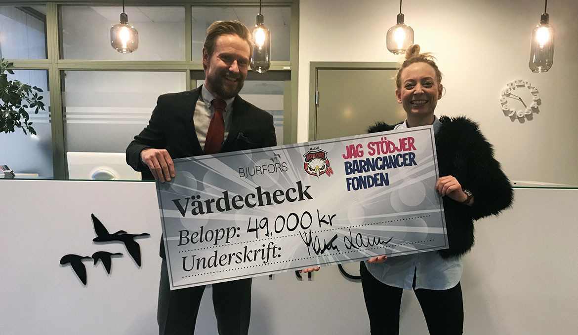 Det blev Olivia Nilsson från Malmö som drog längsta strået i Bjurfors tävling ”1 krona”. Det betyder att Olivia betalar 1 krona i mäklararvode, medan Bjurfors skänker 49.000 kronor till välgörenhet.