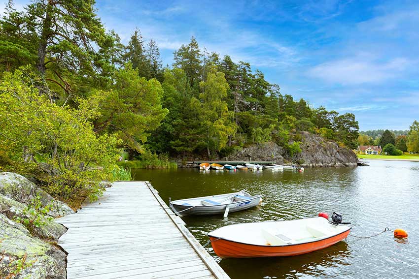 Sj&ouml; och skog i Vidja, Huddinge, naturn&auml;ra och omtyckt omr&aring;de f&ouml;r att k&ouml;pa hus - Bjurfors