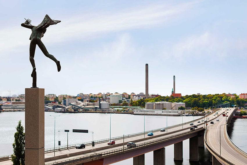 Bron mellan Lidingö och Stockholm gör att city alltid är nära, vilket uppskattas av de köper lägenhet till salu på Lidingö